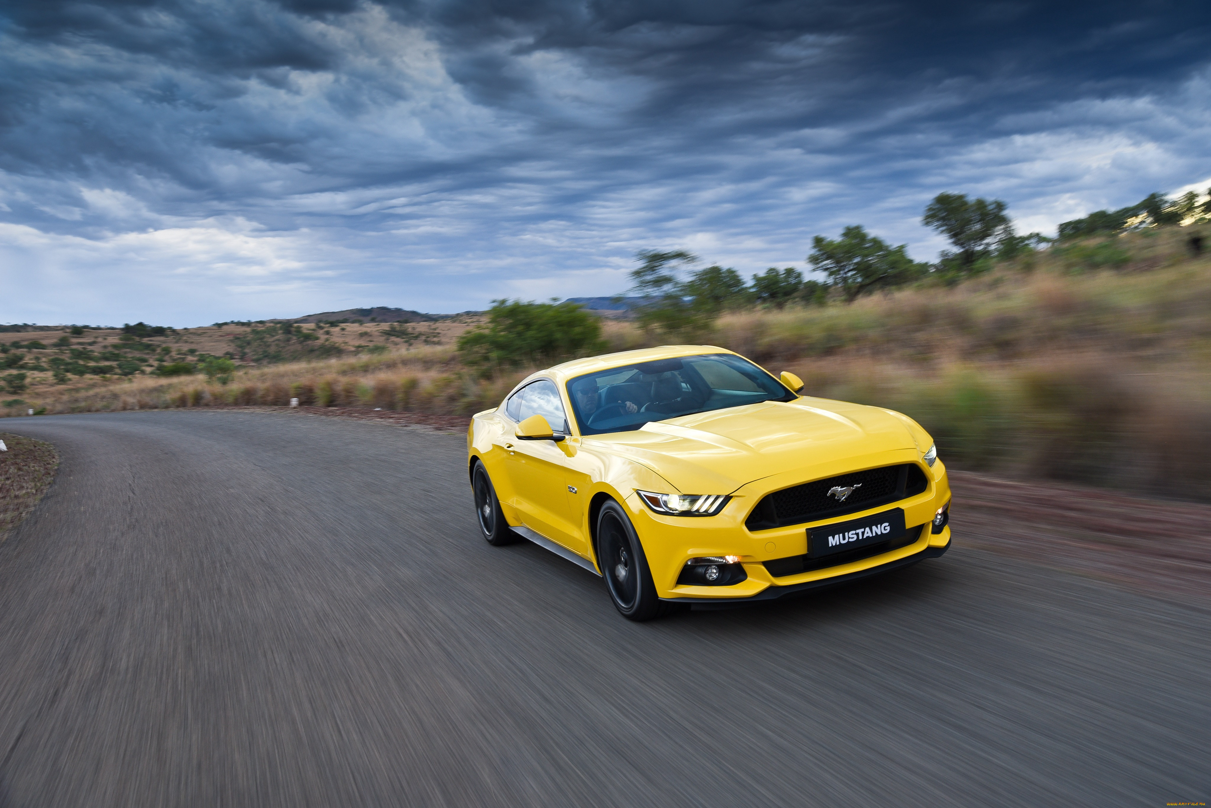 Ford Mustang 2015 gt жёлтый